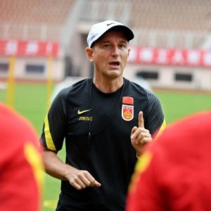 京媒：扬科维奇亲临海港现场 只有惊吓没收获惊喜